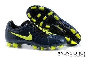 cher chaussures Nike Football, football baskets 