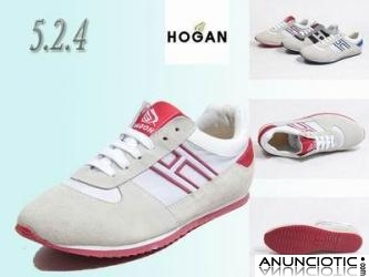 Los zapatos nuevos de estilo est&uml;&cent;n en venta  