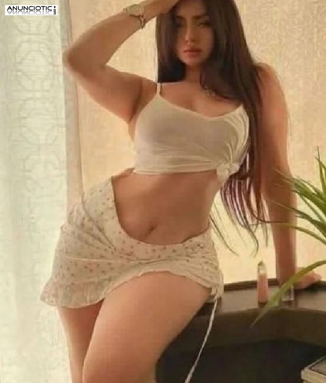 TENGO UNAS CURVAS DE ESC&Aacute;NDALO /