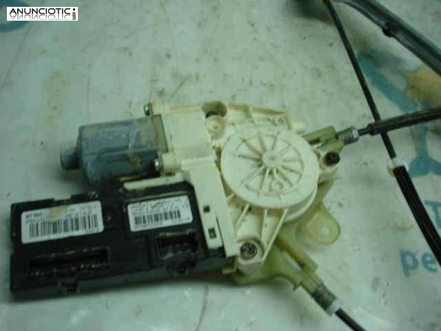 Elevalunas delantero derecho 3017929