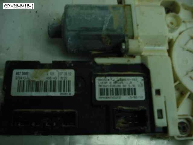 Elevalunas delantero derecho 3017929