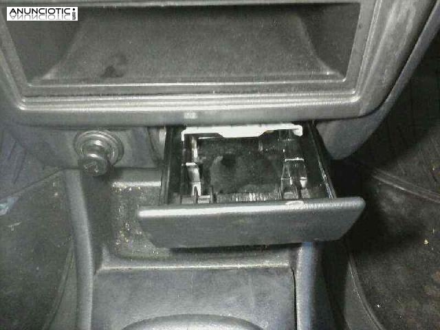 Cenicero 688000m001 de nissan-420137 