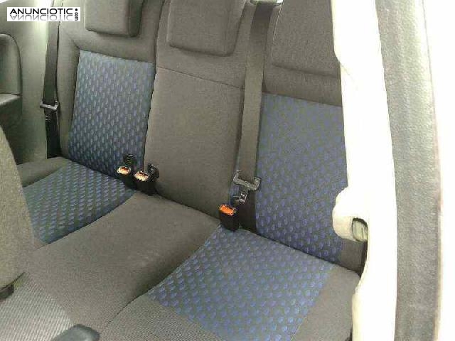 Piloto trasero izquierdo de ford fiesta