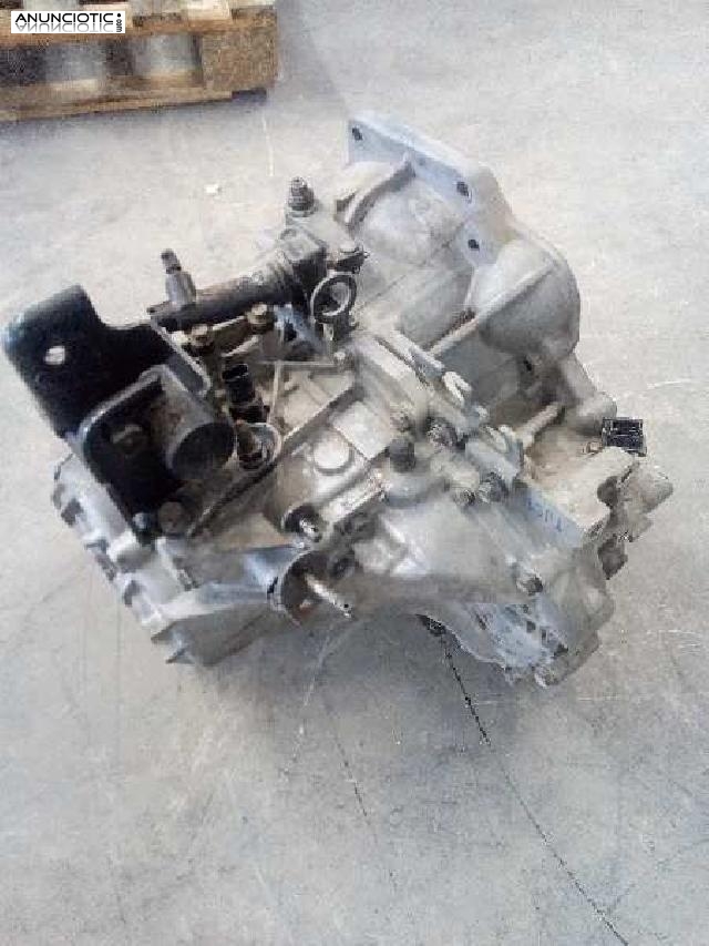 1185015 caja hyundai tucson 2.0 comfort