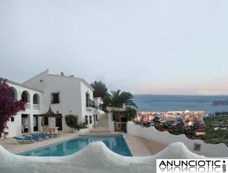 Excepcional casa 485 m2 Terreno 2.820m2 incre&iacute;ble vista totalmente Tranquila, privado y ce