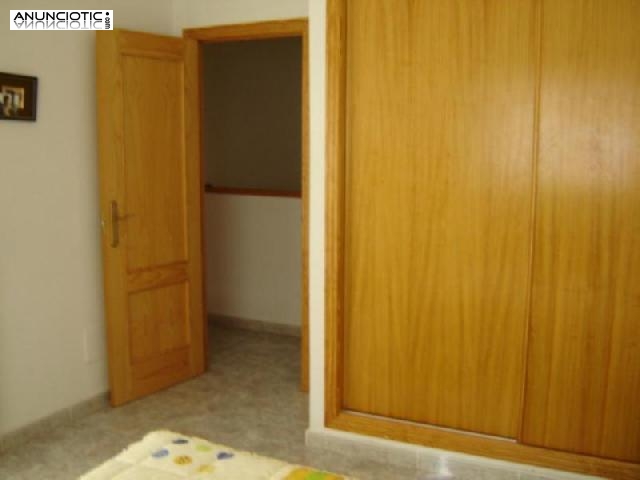 Amplio duplex en urbanizaci&oacute;n con piscin