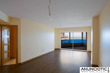 JUNTO AL PASEO MAR&Iacute;TIMO Y CON VISTAS AL MAR