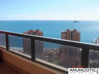 &Aacute;TICO D&Uacute;PLEX CON VISTAS AL MAR EN BENIDORM