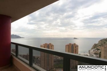 &Aacute;TICO D&Uacute;PLEX CON VISTAS AL MAR EN BENIDORM