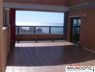 &Aacute;TICO D&Uacute;PLEX CON VISTAS AL MAR EN BENIDORM