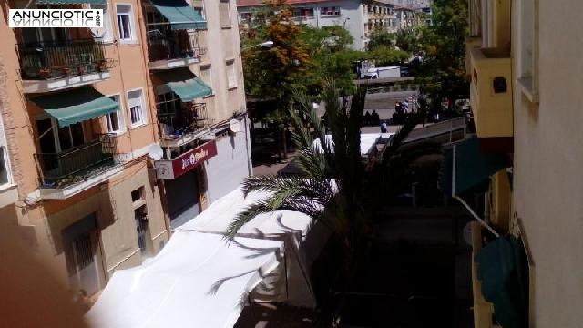 Se alquila 2&ordm; piso muy luminoso en la zona del