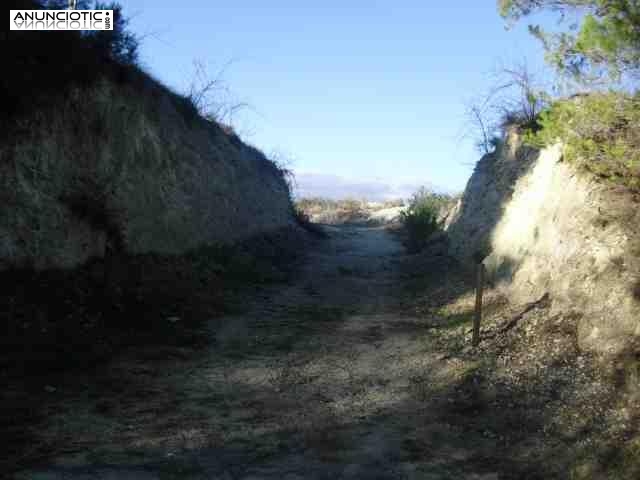 Se vende parcela r&uacute;stica en la zona de alfafara