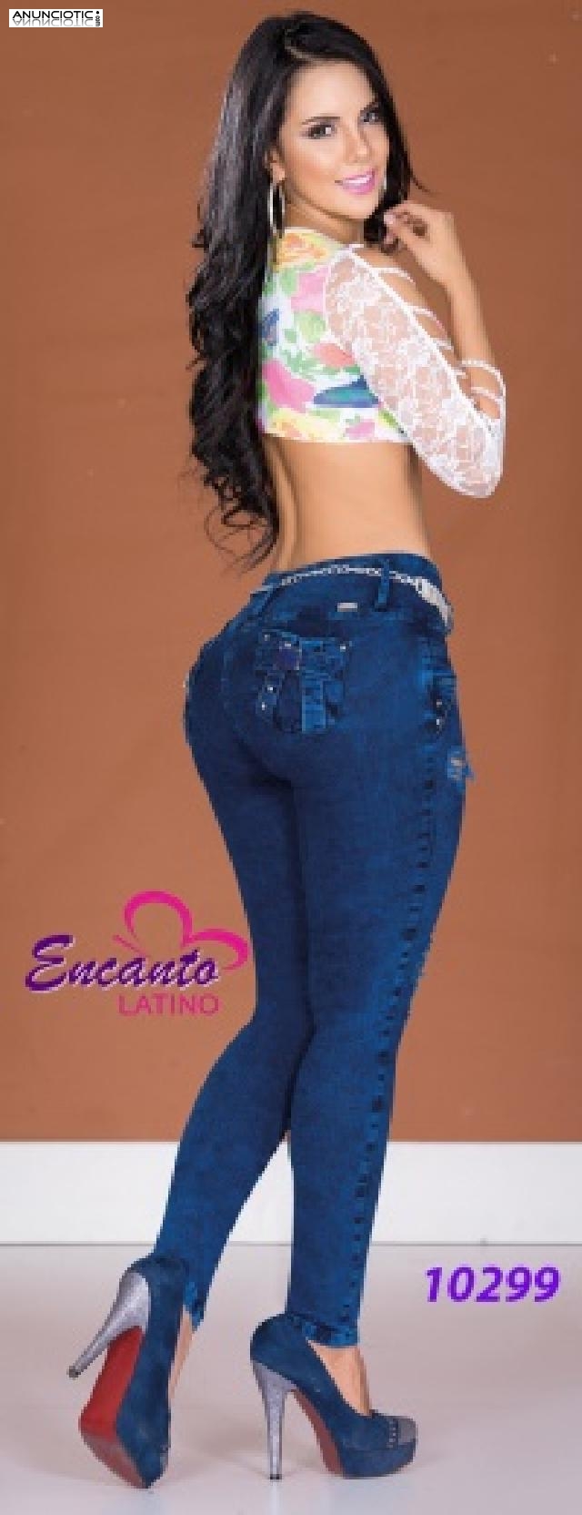 (Aut&eacute;nticos jeans levanta Cola en EncantoLatino.es)