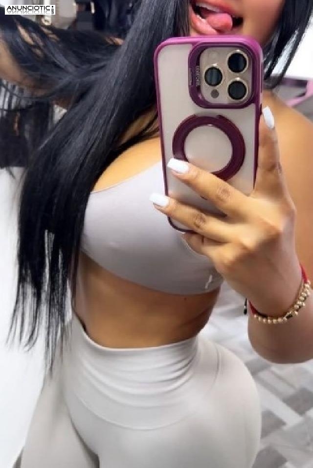 Latina caliente con unas bellas curvas //  en  Alava