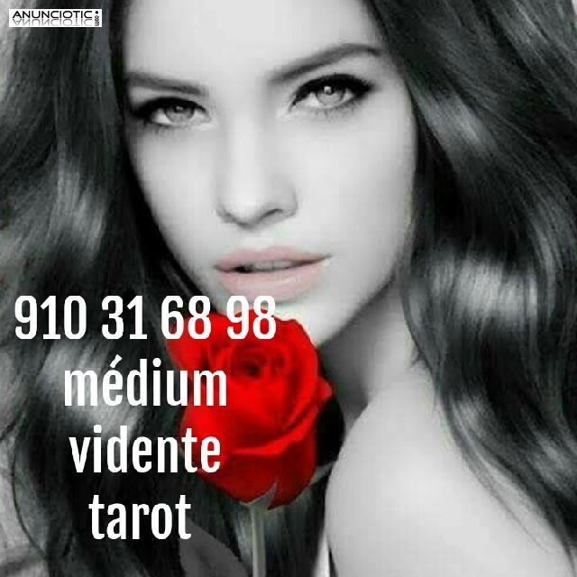 M&eacute;dium, vidente y tarotista 15 minutos 5 euros profesional 