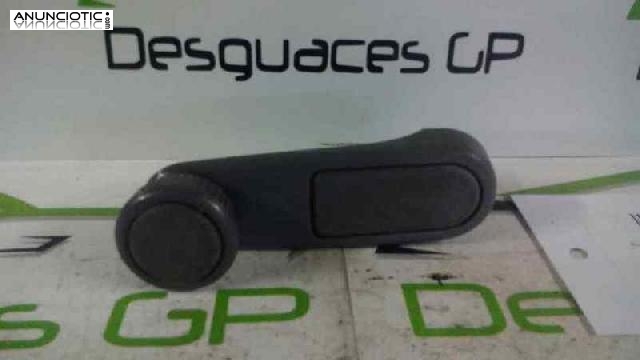 Maneta elevalunas del. der. de peugeot