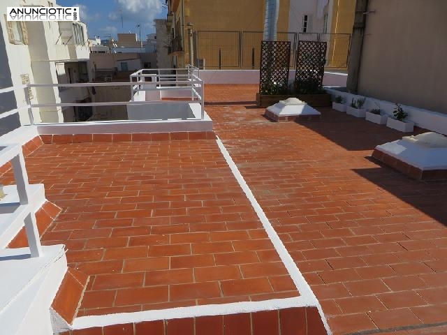 Se alquila reci&eacute;n reformado centro ibiza