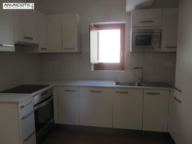 Se alquila reci&eacute;n reformado centro ibiza