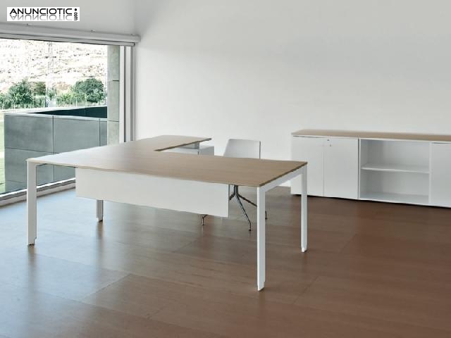 Mesa con ala y fald&oacute;n