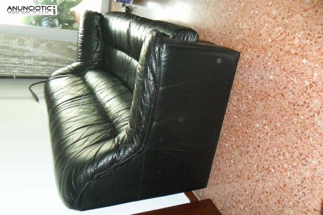 Vendo sof&aacute; de piel negra de vaca