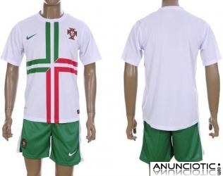 La nueva temporada de f&uml;&sup2;tbol camiseta del AC Milan y el Real Madrid 