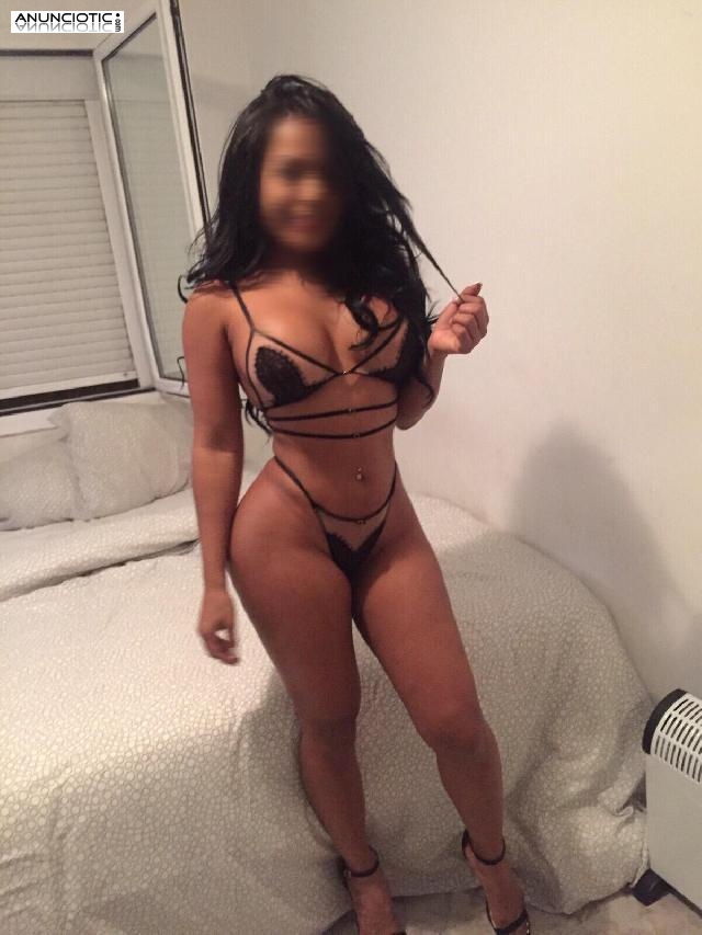 Jade Universitaria fiestera Barcelona plaza espa&ntilde;a 22 a&ntilde;os