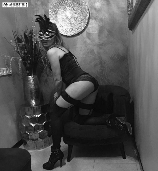 RAQUEL 40a. CATALANA, TE ENCANTAR&Aacute;, MUY IMPLICADA