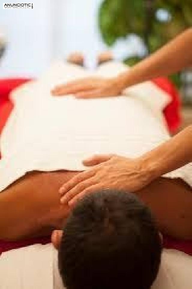 MASAJES DE LA INDIA CON CHICO HIND&Uacute; EN BARCELONA