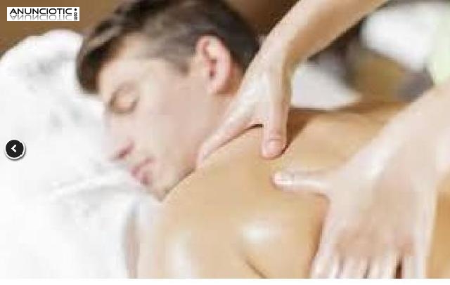 CHICO HIND&Uacute; MASAJE DEPORTIVO KERALA Y KALARI ORIGINAL DE LA INDIA EN BARCEL