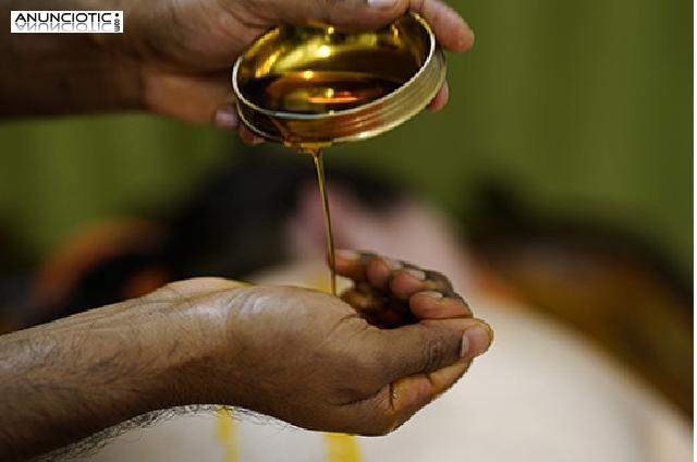 CHICO HIND&Uacute; MASAJE DEPORTIVO KERALA Y KALARI ORIGINAL DE LA INDIA EN BARCEL