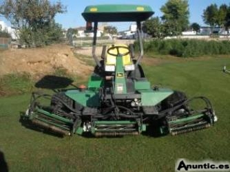 Cortac&eacute;sped profesional John Deere para grandes superficies. 