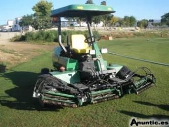 Cortac&eacute;sped profesional John Deere para grandes superficies. 