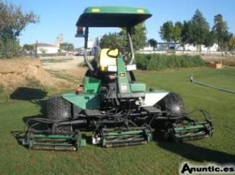 Cortac&eacute;sped profesional John Deere para grandes superficies. 