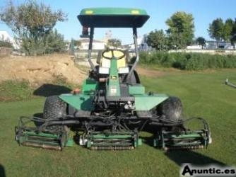 Cortac&eacute;sped profesional John Deere para grandes superficies. 