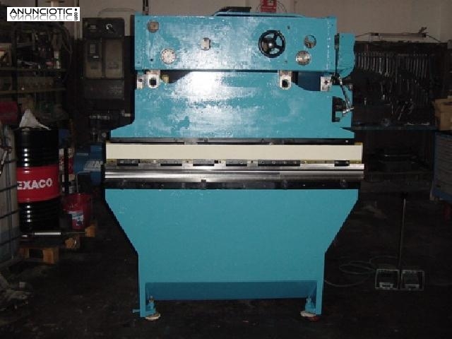 Plegadora hidr&aacute;ulica 1500x30 tn