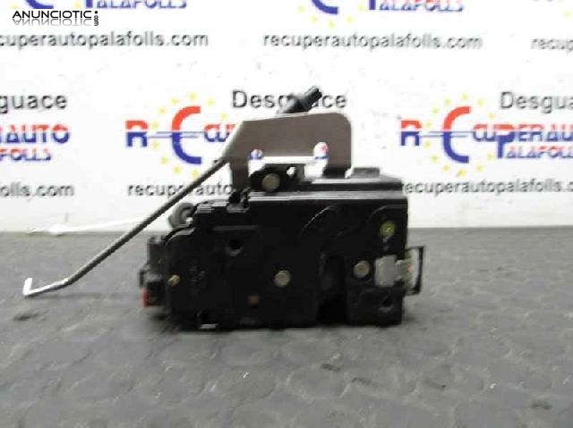 Cerradura puerta del. der. de a4