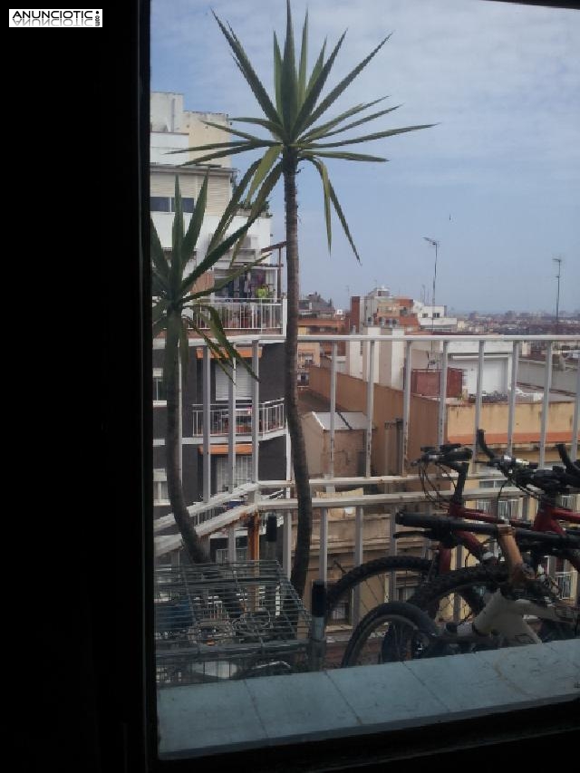 HABITACI&Oacute;N EXTERIOR EN &Aacute;TICO CON TERRAZA