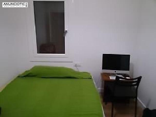 Habitaci&oacute;n doble muy luminosa en alquiler