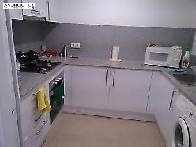 Habitaci&oacute;n doble muy luminosa en alquiler