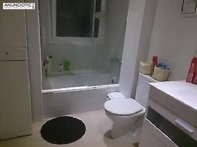 Habitaci&oacute;n doble muy luminosa en alquiler