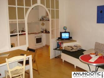 Increible habitaci&oacute;n con ba&ntilde;o privado en Poble sec