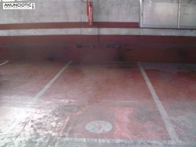 Se alquila plaza de parking en Traves&iacute;a Industrial 203