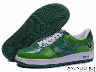 Los zapatos nuevos de estilo est&uml;&cent;n en venta