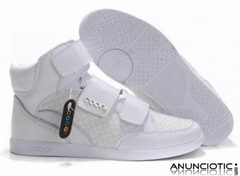 Los zapatos nuevos de estilo est&uml;&cent;n en venta