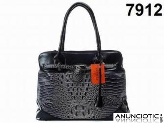 Bolsos y Carteras de moda est&aacute;n a la venta