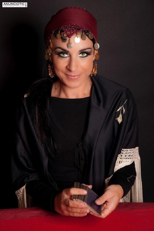 Tarot y hor&oacute;scopo telef&oacute;nico. Calidad y profesionalidad. 806 y visas.