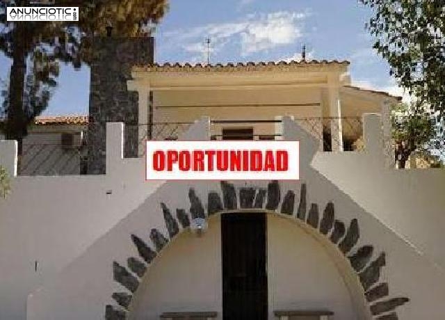 Precioso chalet con piscina zona monta&ntilde;a