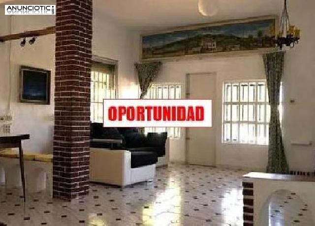 Precioso chalet con piscina zona monta&ntilde;a