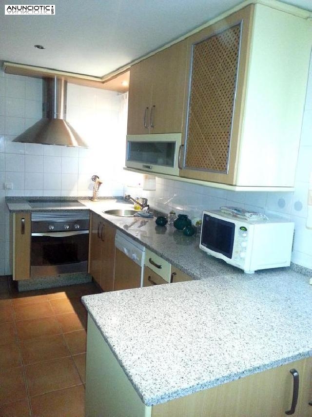 Adosado en c&aacute;ceres de 179 m2