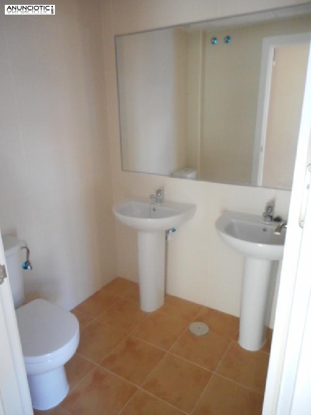 Se vende adosado de 116 m en c&aacute;ceres